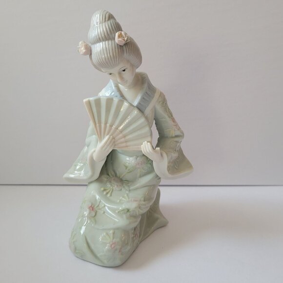 Porcelain KPM Japanese Geisha Figurine With Fan Kneeling 10" Floral Detail - Picture 1 of 9